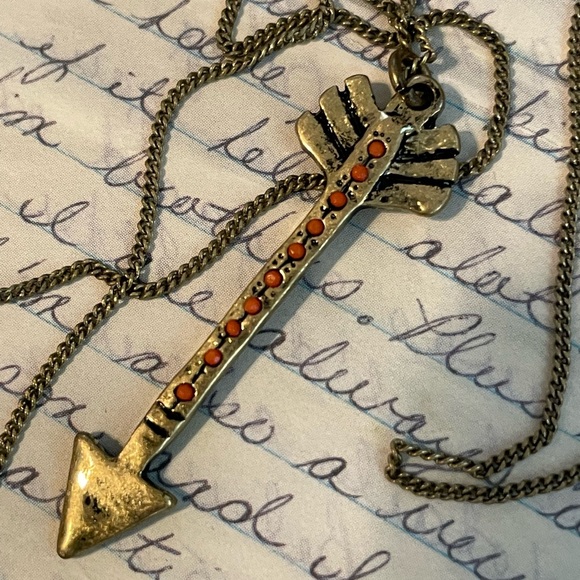 Brass arrow necklace - Picture 2 of 4